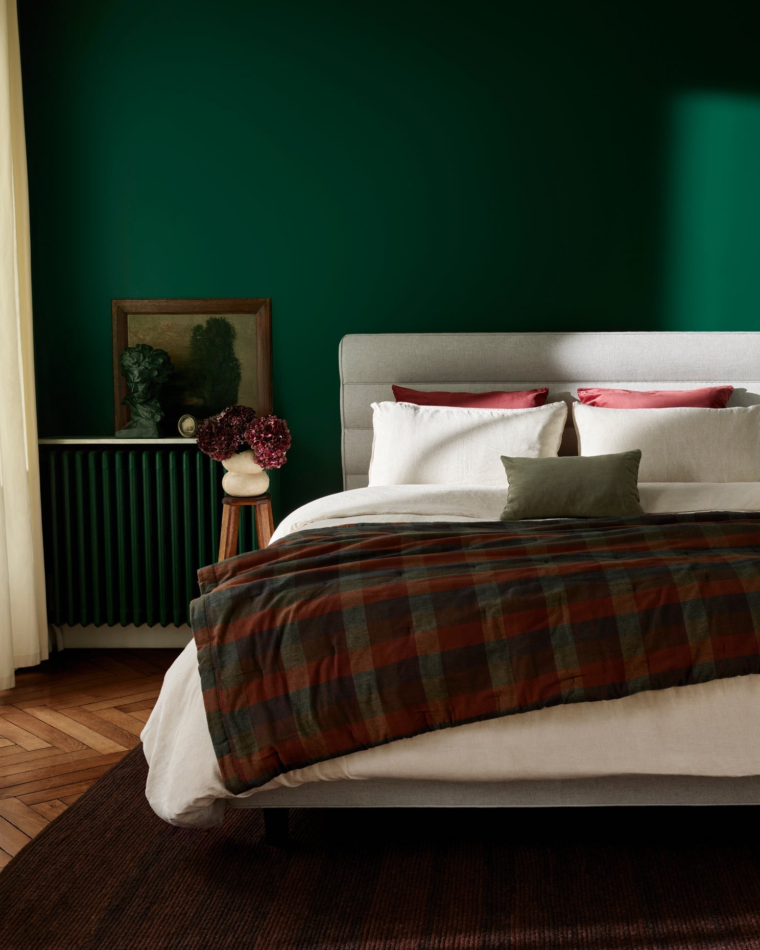 The Bed as the Foundation of a Luxury Primary Bedroom